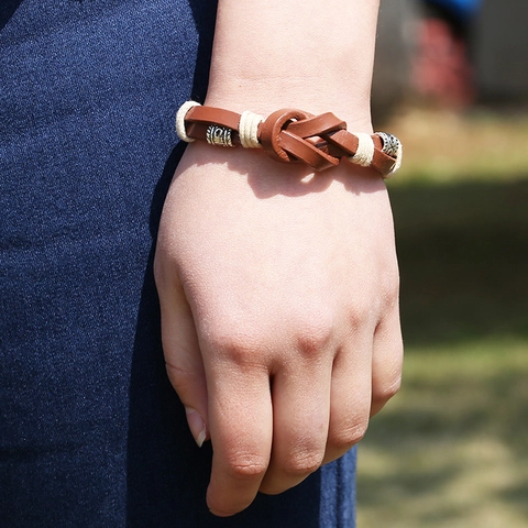 Bracciale in Pelle di Vacchetta Intrecciata Unisex Vintage Gioielli Retro Punk Con Perline in Lega Chiusura Bronzo Uomo Donna