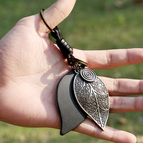 Retro Genuine Leather Leaf Keychain Alloy Braided Cowhide Bag Pendant Punk Style Vintage Keychain For Backpack Car Key Unisex