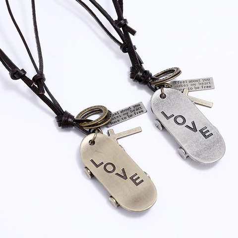 Collana con Pendente a Forma di Skateboard Retro Punk Con Ciondolo a Croce Inciso LOVE Cordino in Pelle Bovina per Uomo Donna Gioielli