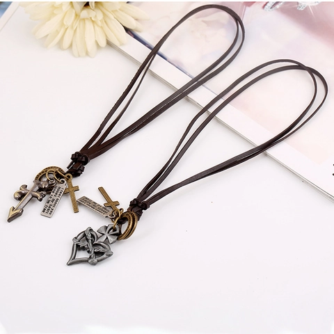 Collana con Pendente a Croce Cuore in Pelle Vintage per Uomo Donna Lega Cowhide Lunga Corda Regolabile Gioielli Punk