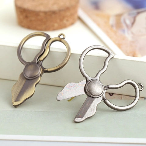 Ciondolo in Lega a Forma di Forbici Vintage per Creazione di Gioielli DIY Accessori per Collana Bronzo Antico Argento