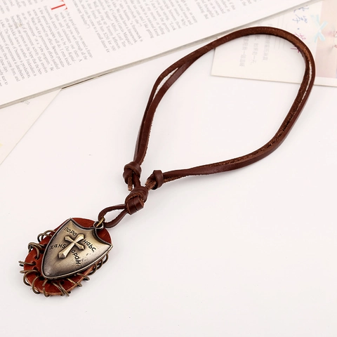 Collar de Cuero de Vaca Punk Retro para Hombre Con Colgante de Escudo de Cruz de Aleación Cadena de Cuerda Marrón Ajustable Joyería Gótica