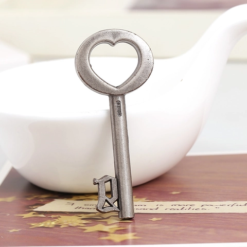 Retro Alloy Heart Key Pendants For Jewelry Making DIY Antique Silver Hollow Heart Key Charm Jewelry Findings Accessories