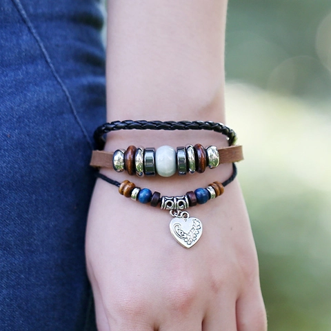 Vintage Meerlagig Runderleer Armband Legering Hart Hanger Houten Kralen Etnisch Punk Verstelbare Wikkelarmband Voor Dames Heren