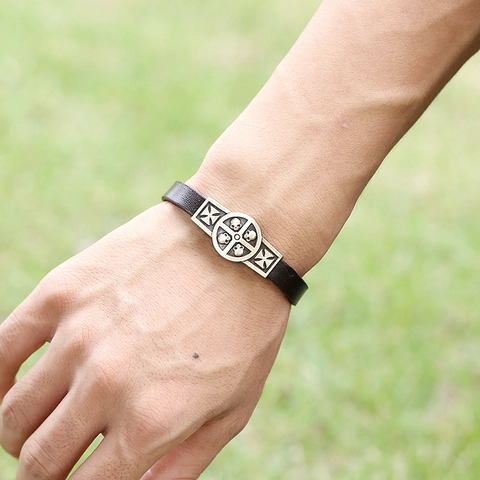 Bracciale da Uomo Vintage in Pelle di Vacchetta Lega Teschio Croce Fascino Punk Gotico Bangle Retro Chiusura Magnetica Gioielli