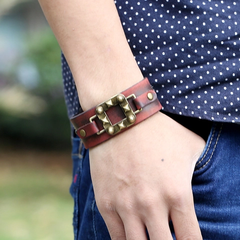 Pulsera Ancha de Cuero de Vaca Genuino Punk Rock Vintage para Hombres Mujeres Aleación de Bronce Antiguo Tachuelas Pirámide