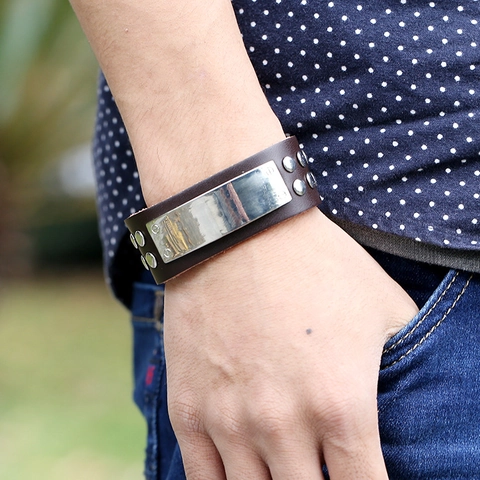 Pulsera de Cuero de Vaca Punk Retro Para Hombres Mujeres Brazalete de Cuero Ancho Con Remaches de Metal Y Placa Rectangular Joyería Ajustable