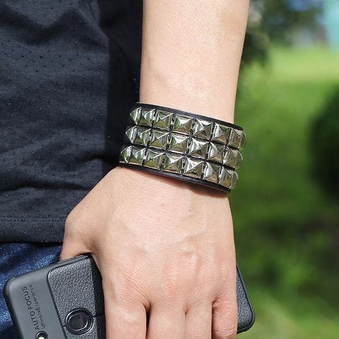 Bracciale Punk Rock in Pelle di Vacchetta Uomo Donna Borchie a Piramide Multiriga Bracciale Largo Bottoni a Pressione Gioielli Street