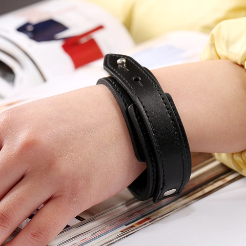 Unisex Black Cowhide Leather Punk Bracelet Retro Biker Alloy Snap Button Wide Stitched Wristband Fashion Jewelry Accessory