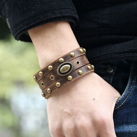Bracciale Vintage Punk Largo in Pelle di Vacchetta con Rivetti per Uomo Donna Lega Regolabile Retro Biker Gioielli