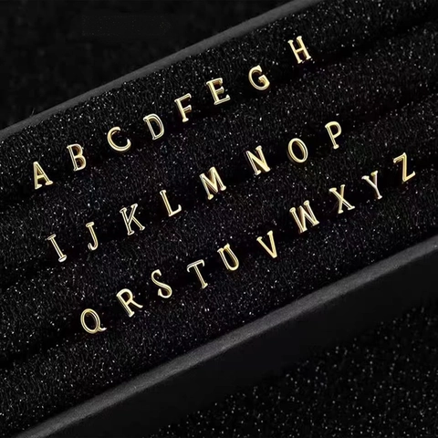 925 Sterling Zilveren Beginletter Oorknopjes Voor Vrouwen Kleine Minimalistische A-Z Alfabet Kraakbeen Oorbellen Dagelijkse Sieraden Cadeau