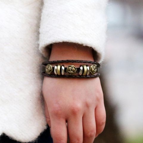 Bracciale Multistrato in Pelle di Vacchetta Intrecciata Retro Punk per Uomo Donna Chiusura in Lega Rosa Bronzo Gioielli Marrone