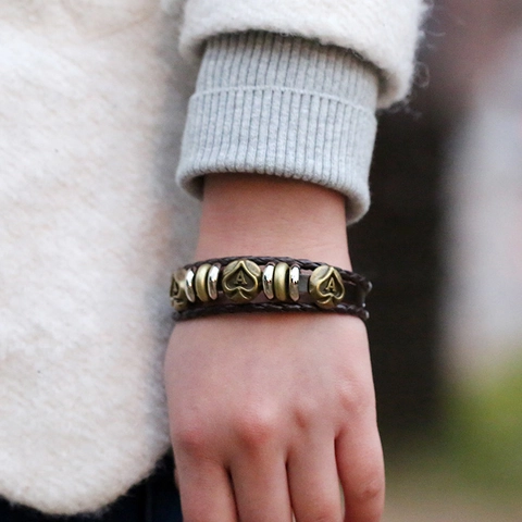 Bracelet en Cuir Tressé Multicouche Vintage Rétro Punk Alliage Cœur de Pique Pendentif Lettre A Bijoux Faits à Main