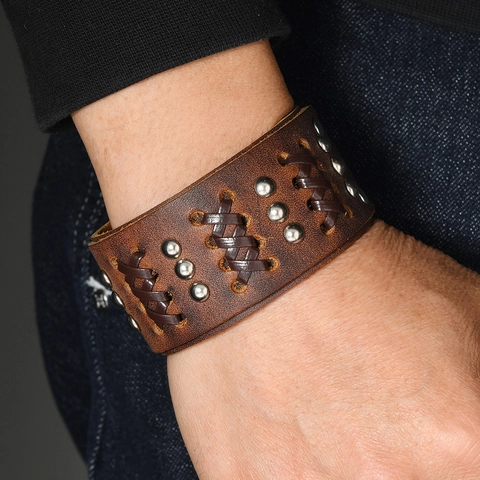 Bracciale in Pelle Larga Punk Vintage da Uomo Polsino in Pelle di Vacca con Borchie Rivetti Gotici Gioielli Regolabili
