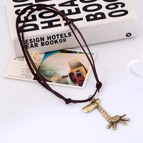 Collana Vintage in Corda di Pelle di Vacca Pendente a Forma di Giraffa in Lega Bronzo Lungo per Uomo Donna Gioielli
