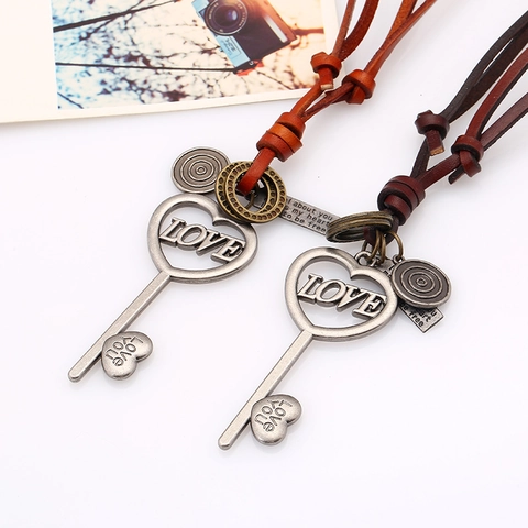 Vintage Rindsleder Seil Halskette Für Damen Herren Legierung Herz Schlüssel Anhänger LOVE Inschrift Verstellbare Pulloverkette