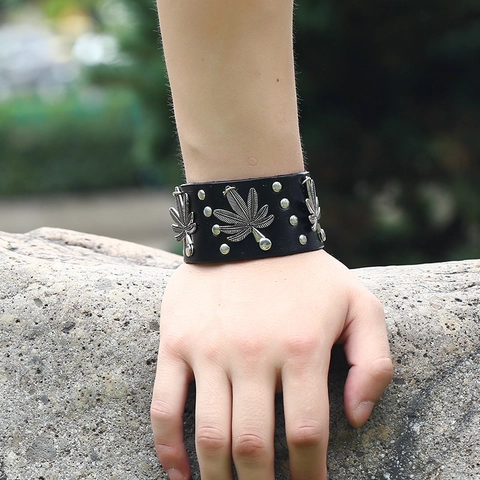 Pulsera de Cuero de Vaca Genuino Punk Vintage para Hombre Con Remaches y Colgante de Hoja de Aleación Muñequera Ancha Ajustable