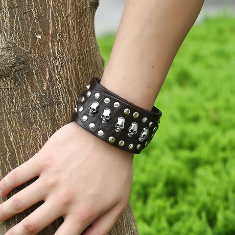 Retro Punk Breites Rindsleder Armband Für Herren Vintage Totenkopf Niete Legierung Verstellbar Braun Leder Schmuck Armreif