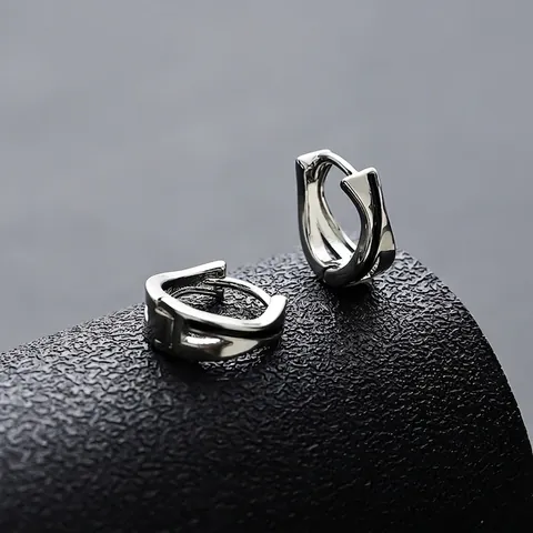 Minimalistische Versilberte Verflochtene Geometrische Huggie-Ohrringe Für Herren Damen Unisex Trendiger Täglicher Schmuck