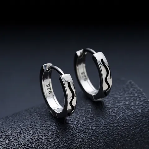 Pendientes de Aro Huggie Plateados con Patrón de Ondas para Hombre Minimalistas Pendientes Geométricos de Nicho con Líneas de Ondas
