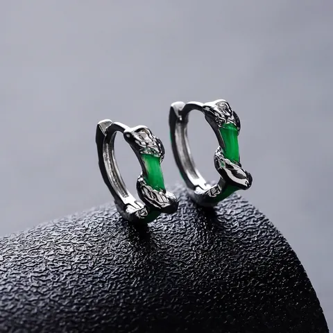 Orecchini Huggie a Forma di Serpente in Bambù Smaltato Verde Argentato Vintage per Uomo Donna Gioielli Minimalisti Design Individuale Regalo