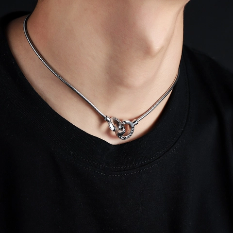 Minimalist Stainless Steel Interlocking Rings Pendant Necklace Chanceux Engraved Lucky Snake Chain Unisex Fashion Jewelry