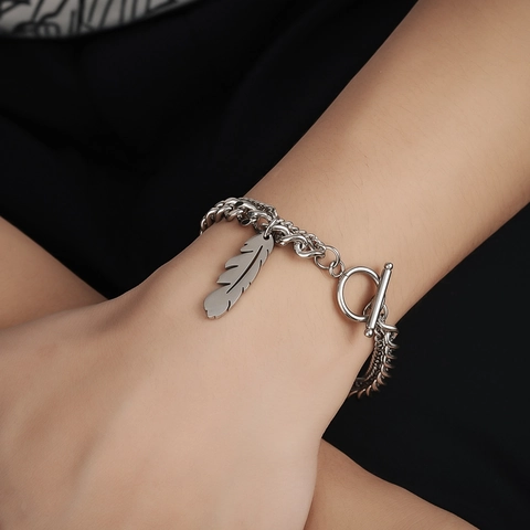 Vintage Titanium Steel Feather Jewelry Set Silver Feather Hoop Earrings Double Layer Bracelet With Toggle Clasp Unisex Punk Jewelry