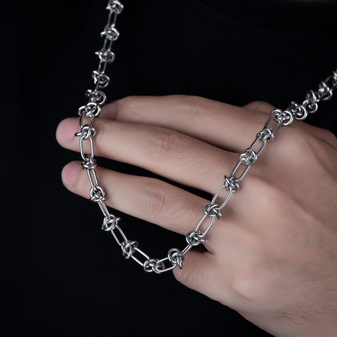 Collana a Catena in Acciaio al Titanio con Nodo Filo Spinato Unisex Colore Argento Punk Streetwear Moda Gioielli Regolabili