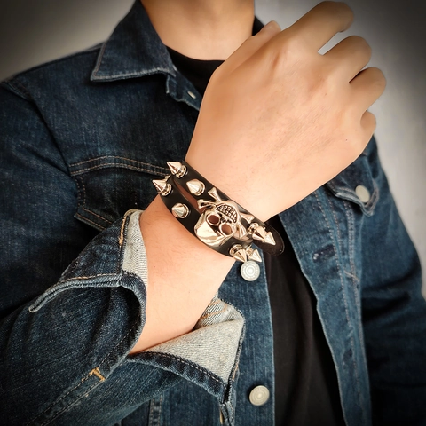 Punk Rock Cowhide Leather Bracelet For Men Women Skull Crossbones Pendant Rivet Spike Decorative Adjustable Wristband Jewelry Gift