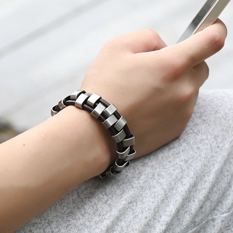 Herren Vintage Punk Geflochtenes Rindsleder Armband Mit Antik Silber Legierung Geometrischen Ornamenten Industrie Stil Schmuck