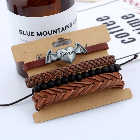 Bracciale da Uomo Retro Punk Multistrato in Pelle Intrecciata Corda di Canapa Perline in Legno Ciondolo Cuore Ali Regolabile Gioielli