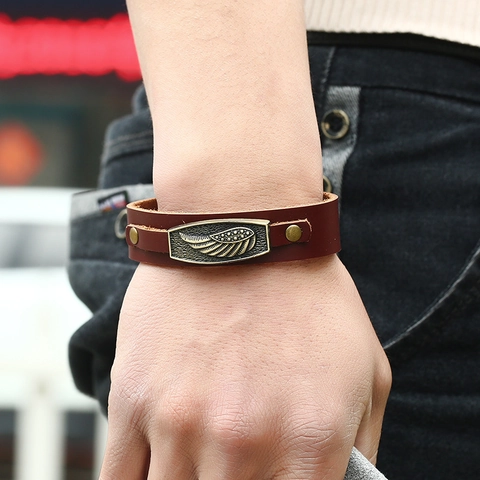 Bracciale in Pelle di Vacchetta ad Ala Punk Vintage per Uomo Donna Braccialetto Avvolgente con Rivetti in Lega Retro Gioielli Regalo