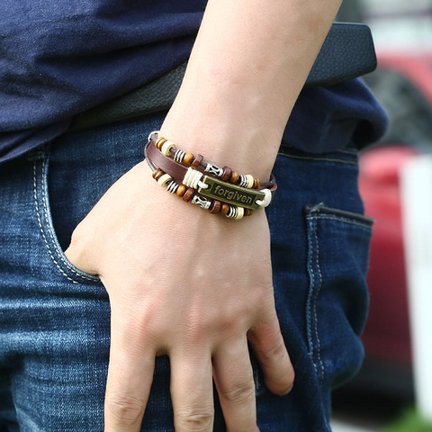 Vintage Leder Mehrlagiges Gewebtes Armband Forgiven Buchstaben Plakette Holzperlen Verstellbarer Punk Stil Schmuck Für Damen Herren