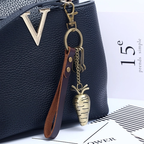 Vintage Cowhide Leather Carrot Keychain Alloy Bronze Pendant Retro Key Ring Bag Charm Ornament For Women Men Daily Decoration