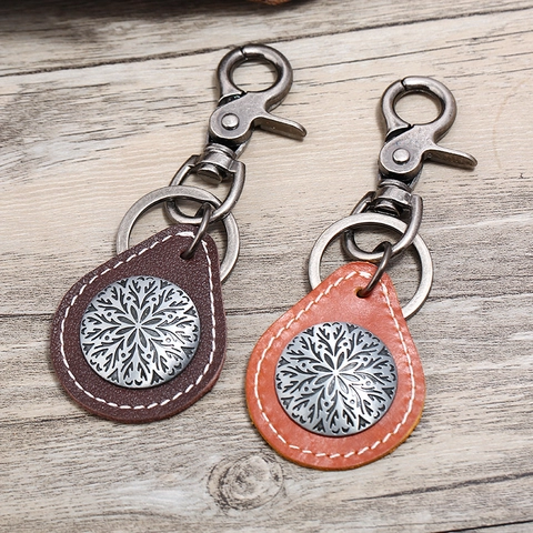 Vintage Schlüsselanhänger aus Rindsleder und Legierung Mandala-Muster Anhänger Retro Punk Schlüsselring für Herren Damen Geschenk