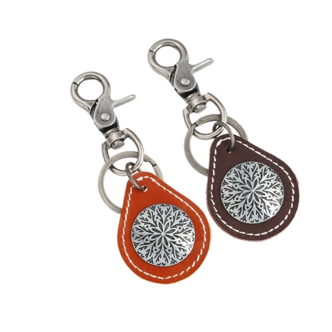 Vintage Schlüsselanhänger aus Rindsleder und Legierung Mandala-Muster Anhänger Retro Punk Schlüsselring für Herren Damen Geschenk