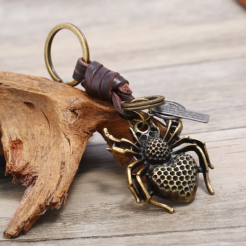 Portachiavi Ragno Vintage Punk Con Cuore Traforato Cordoncino in Pelle Intrecciata Etichetta Incisa Anello per Chiavi in Lega Bronzo