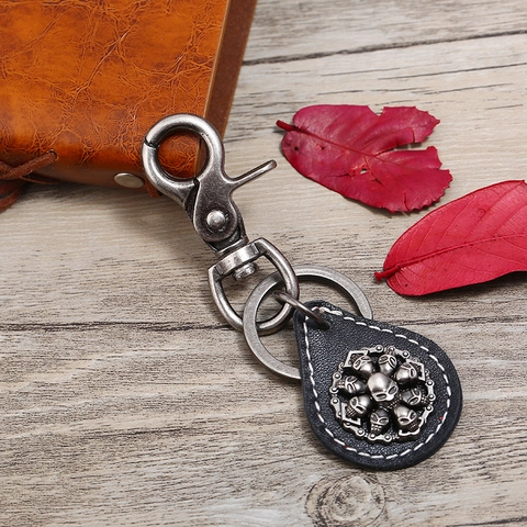 Retro Punk Rindsleder Schlüsselanhänger Für Herren Vintage Antik Metall Totenkopf Adler Medaille Anhänger Motorrad Zubehör Geschenk