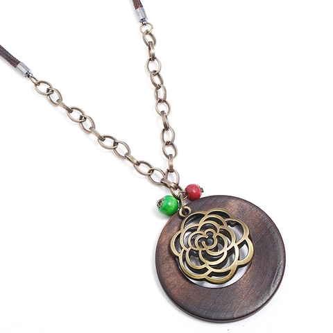 Collier Long Ethnique Vintage Bohème pour Femmes Anneau en Bois Pendentif Fleur Creuse en Alliage de Bronze Cordon Tissé