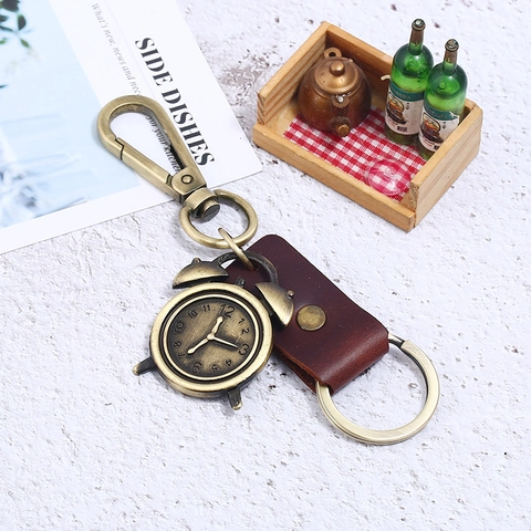 Vintage Zinc Alloy Alarm Clock Keychain With Cowhide Leather Strap Retro Bronze Metal Key Ring For Men Women Car Key Accessory