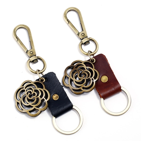 Portachiavi in Pelle Bovina Vintage per Uomo Donna Ciondolo a Fiore Svuotato in Lega di Zinco Bronzo con Rivetti Accessorio Retrò