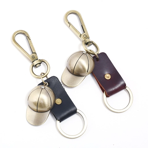 Vintage Punk Rindsleder Schlüsselanhänger Mit Bronze Baseballkappe Anhänger Zinklegierung Auto Schlüsselanhänger Damen Herren