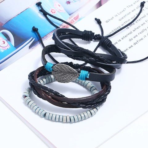 Bracciale da Uomo Multistrato in Pelle Intrecciata Retro con Ciondolo a Foglia Grani in Legno Etnico Punk Regolabile Gioielli alla Moda