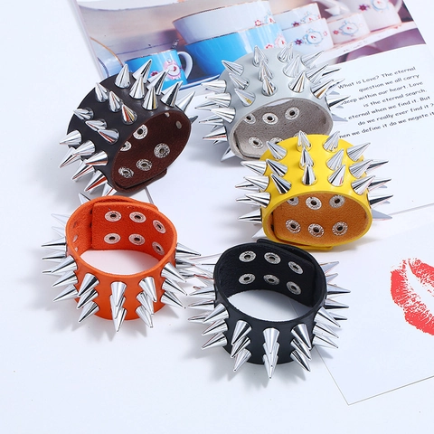 Punkrock Kunstleder Armband Mit Mehrreihigen Metall Spike Nieten Verstellbares Handgelenksband Für Herren Damen Schmuck