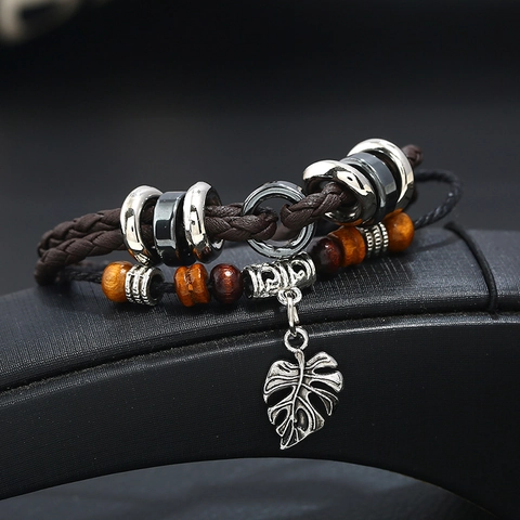 Bracciale da Uomo Multistrato Intrecciato in Pelle PU Retrò Con Perline in Legno Ciondolo a Foglia di Metallo Gioielli Etnici Regolabili
