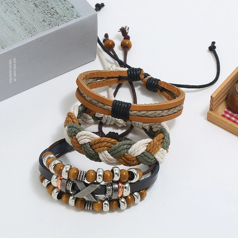 Bracelet Multicouche Vintage en Cuir de Vachette Corde de Chanvre Tressée Perles en Bois Charme en Alliage Bijoux Ethniques