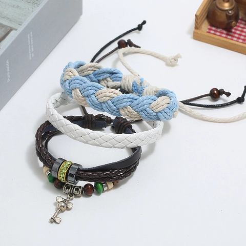 Bracciale in Pelle di Vacca Intrecciata Multistrato Vintage per Uomo Donna Ciondolo a Chiave con Perline Fatto a Mano Gioielli Punk