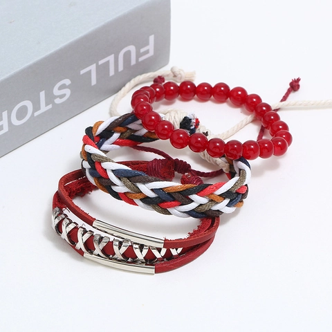 Set di Braccialetti in Pelle di Vacca Intrecciata Retro Bohemian per Uomo Donna Perline di Vetro Rosse Filo Cerato Gioielli a Mano Multistrato Regolabili