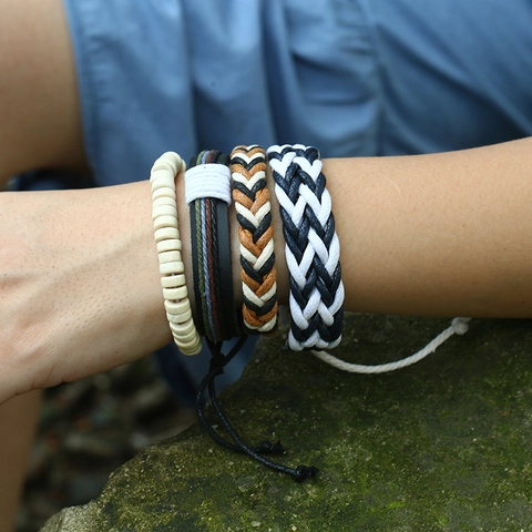 Set di Braccialetti Intrecciati Vintage per Uomo Donna Bohemian Punk in Pelle PU Perline di Legno Bracciale Regolabile Gioielli