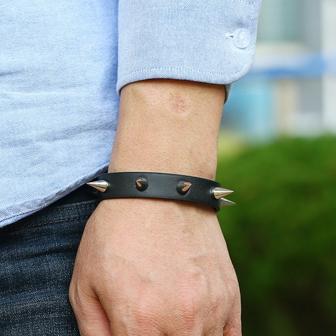 Bracciale in Pelle Artificiale Nera Punk Rock per Uomo Donna Lega d'Argento Borchie a Punta a Cono Braccialetto Regolabile Gioielli Gotici